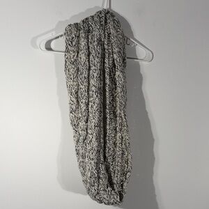 American Eagle Outfitters Black and White Knit Scarf